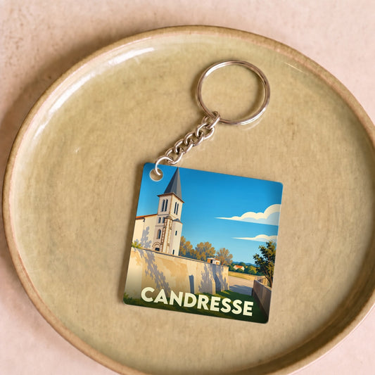 Porte-clés souvenir de la ville de Candresse avec une illustration stylisée de son église.