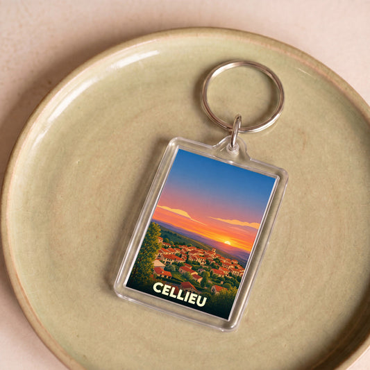 Porte-clés souvenir de la ville de Cellieu avec une illustration stylisée d'un coucher de soleil sur le village.
