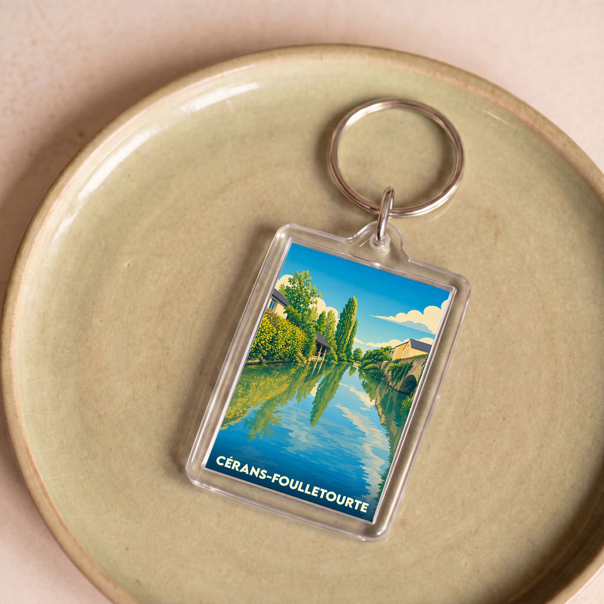 Porte-clés souvenir de la ville de Cérans-Foulletourte avec une illustration stylisée des bords de Sarthe.