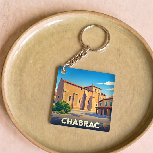 Porte-clés souvenir de la ville de Chabrac avec une illustration stylisée de son église.