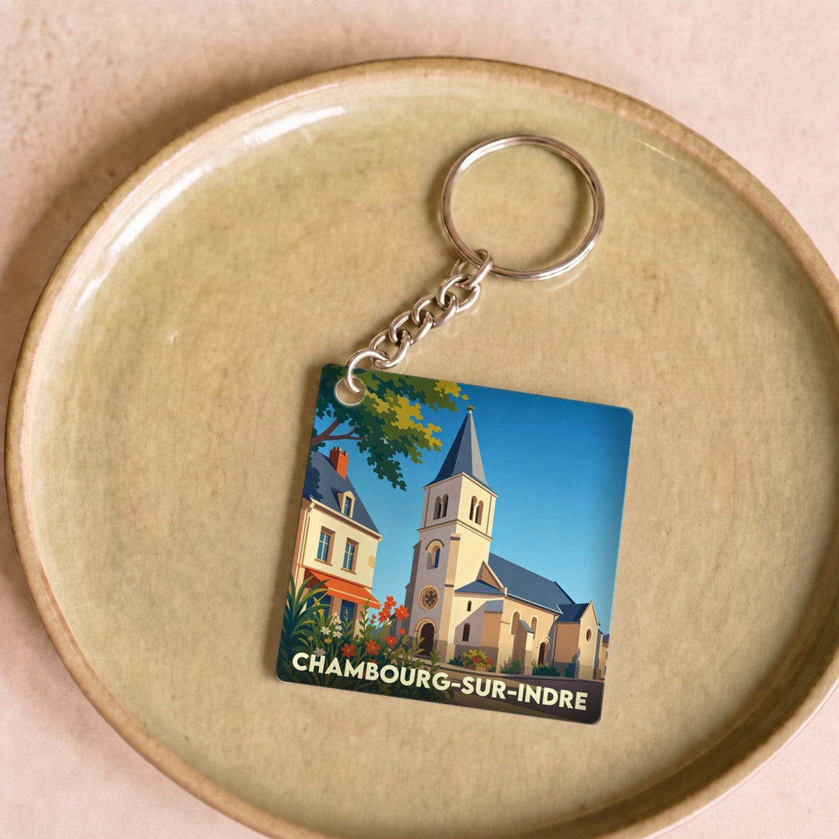Porte-clés souvenir de Chambourg-sur-Indre avec une illustration colorée et stylisée de l'église locale.