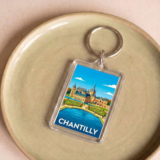 Porte-clés souvenir de la ville de Chantilly avec une illustration stylisée.