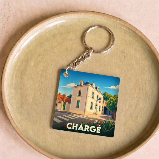 Porte-clés souvenir de la ville de Chargé avec une illustration stylisée.