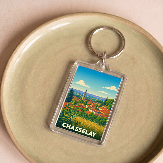 Porte-clés souvenir de la ville de Chasselay avec une illustration stylisée.