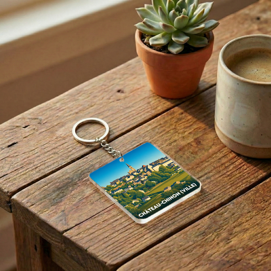 Porte-clés souvenir de la ville de Château-Chinon (Ville) avec une illustration stylisée.