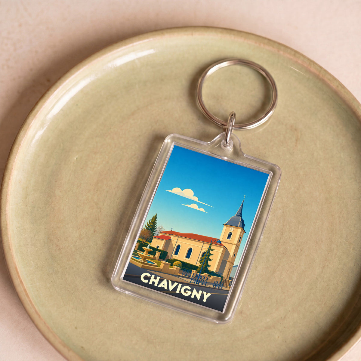 Porte-clés souvenir de la ville de Chavigny avec une illustration stylisée de son église.