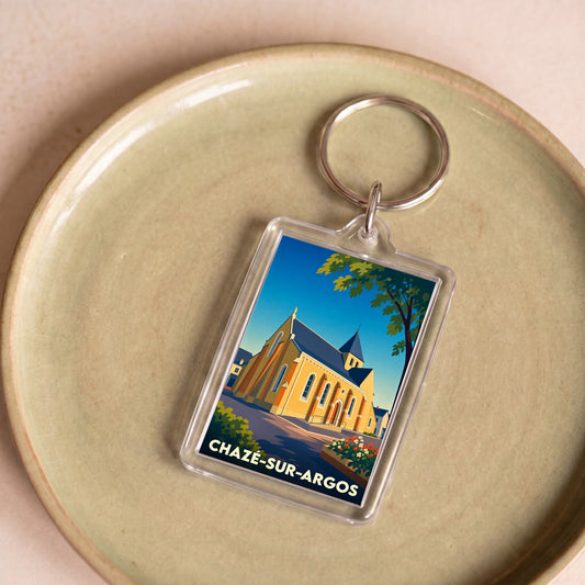 Porte-clés souvenir de la ville de Chazé-sur-Argos avec une illustration stylisée de son église.