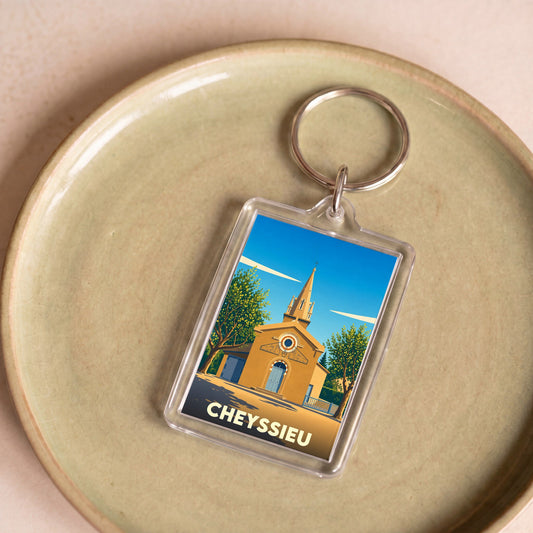 Porte-clés souvenir de la ville de Cheyssieu avec une illustration stylisée de son église.