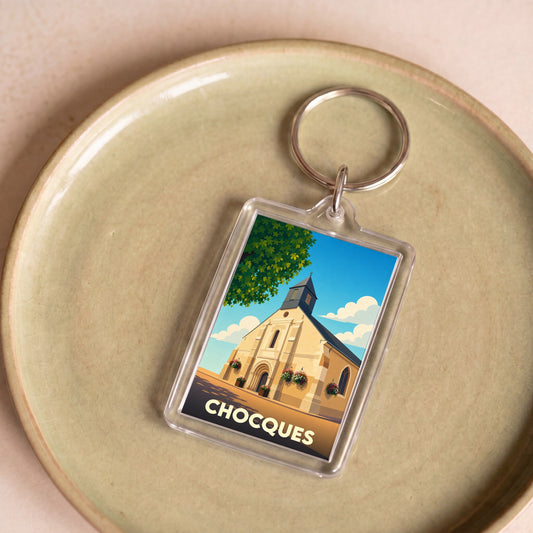 Porte-clés souvenir de la ville de Chocques avec une illustration stylisée de son église.