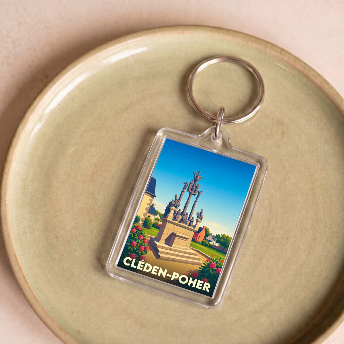 Porte-clés souvenir de la ville de Cléden-Poher avec une illustration stylisée de son calvaire.