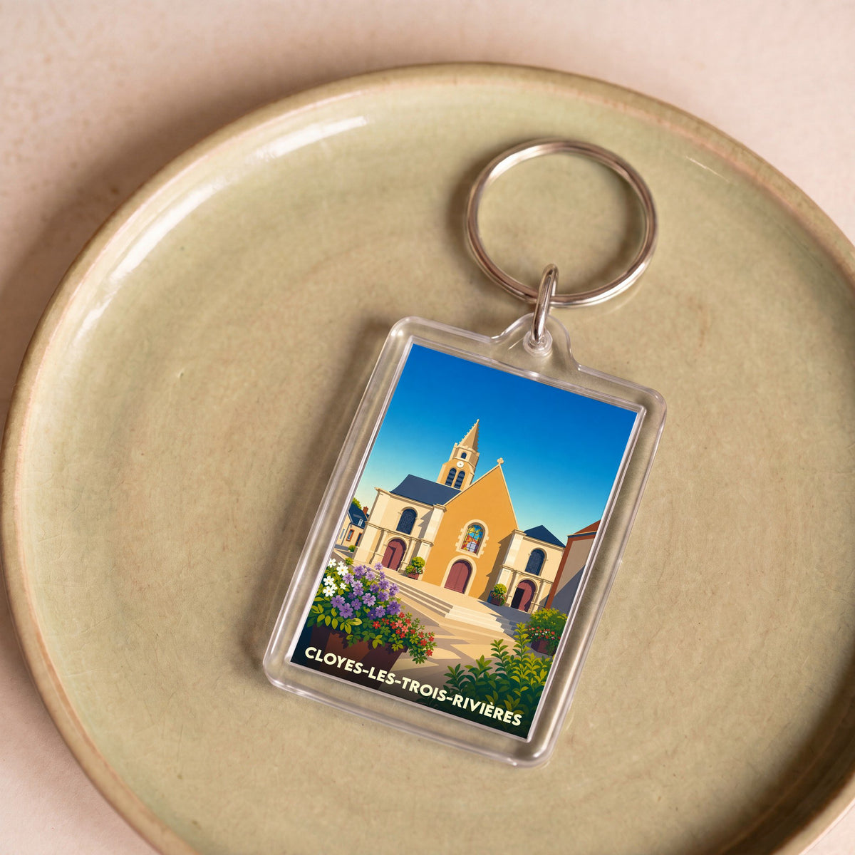 Porte-clés souvenir de la ville de Cloyes-les-Trois-Rivières avec une illustration stylisée de son église.