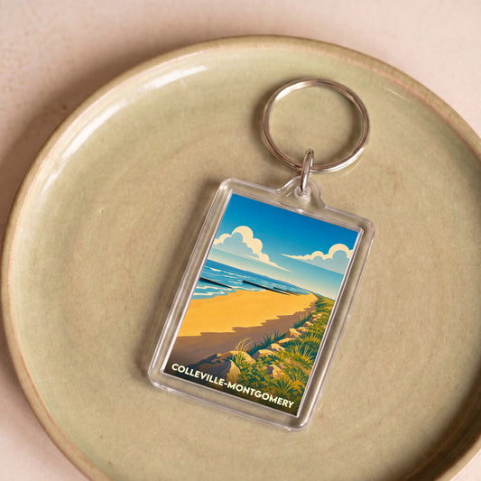 Porte-clés souvenir de la ville de Colleville-Montgomery avec une illustration stylisée de sa plage.