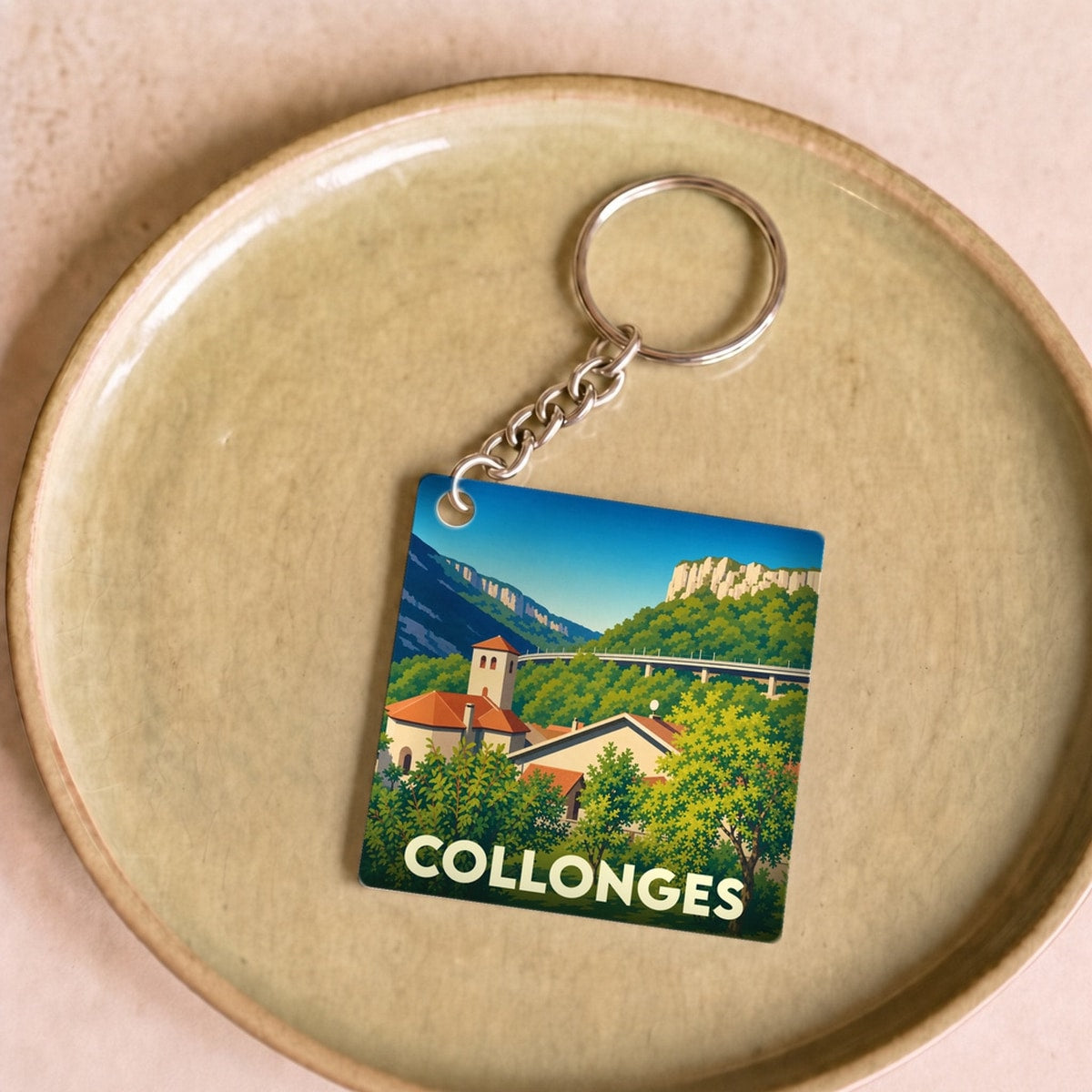 Porte-clés souvenir de la ville de Collonges avec une illustration stylisée.
