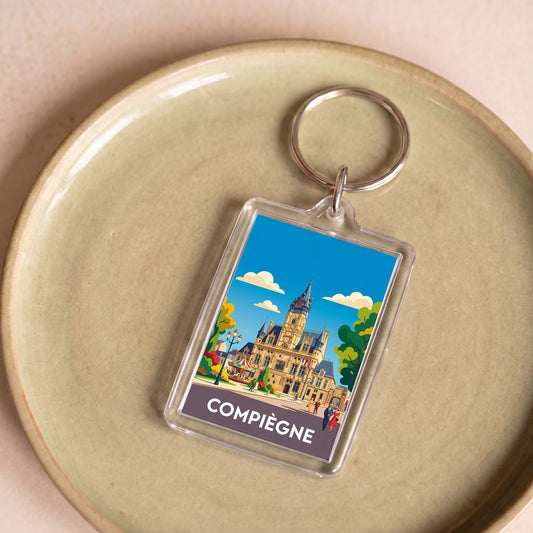 Porte-clés souvenir de la ville de Compiègne avec une illustration stylisée.