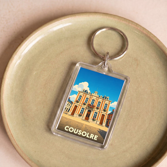 Porte-clés souvenir de la ville de Cousolre avec une illustration stylisée de son hôtel de ville.