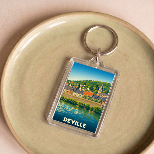Porte-clés souvenir de la ville de Deville avec une illustration stylisée d'un paysage urbain au bord de l'eau.