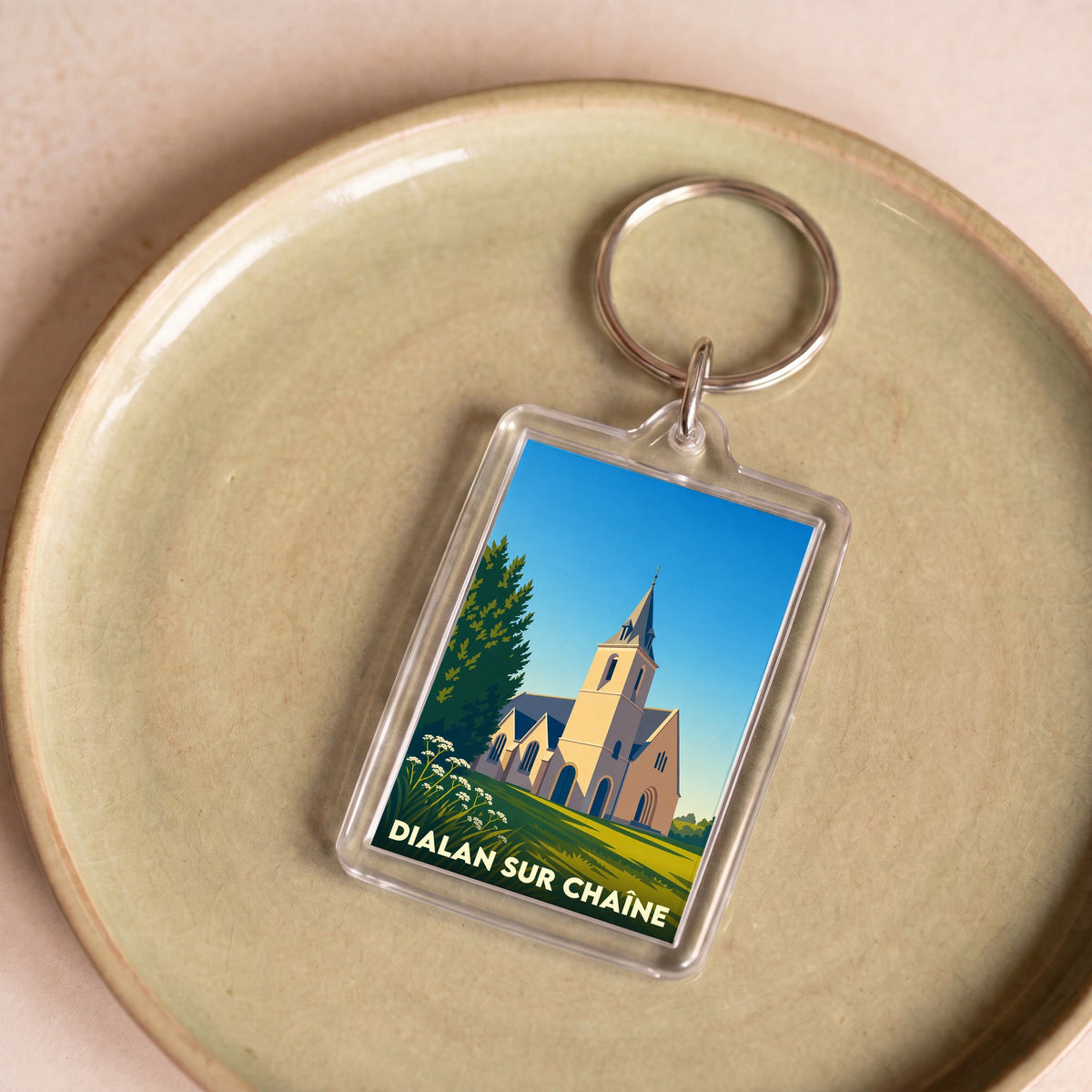 Porte-clés souvenir de la ville de Dialan sur Chaîne avec une illustration stylisée de son église.