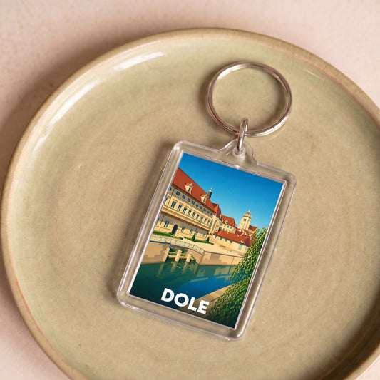 Porte-clés souvenir de la ville de Dole avec une illustration stylisée.