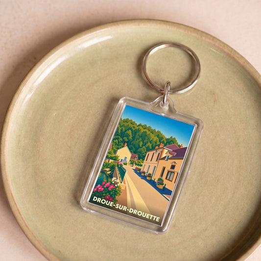 Porte-clés souvenir de la ville de Droue-sur-Drouette avec une illustration stylisée.