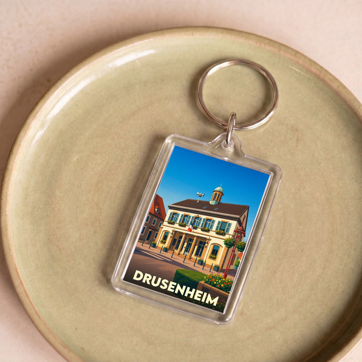 Porte-clés souvenir de la ville de Drusenheim avec une illustration stylisée de son hôtel de ville.