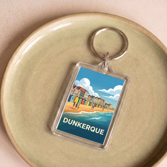 Porte-clés souvenir de la ville de Dunkerque avec une illustration stylisée de sa plage et de ses cabines colorées.