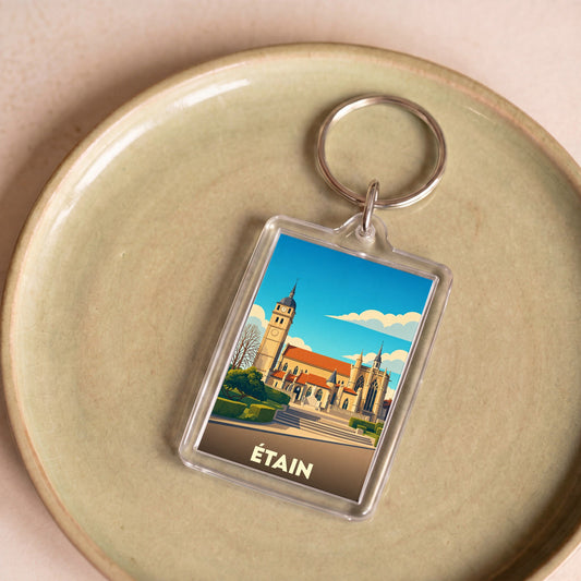 Porte-clés souvenir de la ville d'Étain avec une illustration stylisée de son église.