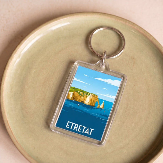 Porte-clés souvenir de la ville d'Étretat avec une illustration stylisée de ses falaises.