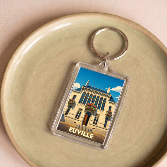 Porte-clés souvenir de la ville d'Euville avec une illustration stylisée de son hôtel de ville.