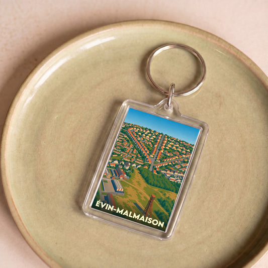 Porte-clés souvenir de la ville d'Évin-Malmaison avec une illustration stylisée vue du ciel.