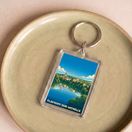 Porte-clés souvenir de la ville de Flavigny-sur-Moselle avec une illustration stylisée.
