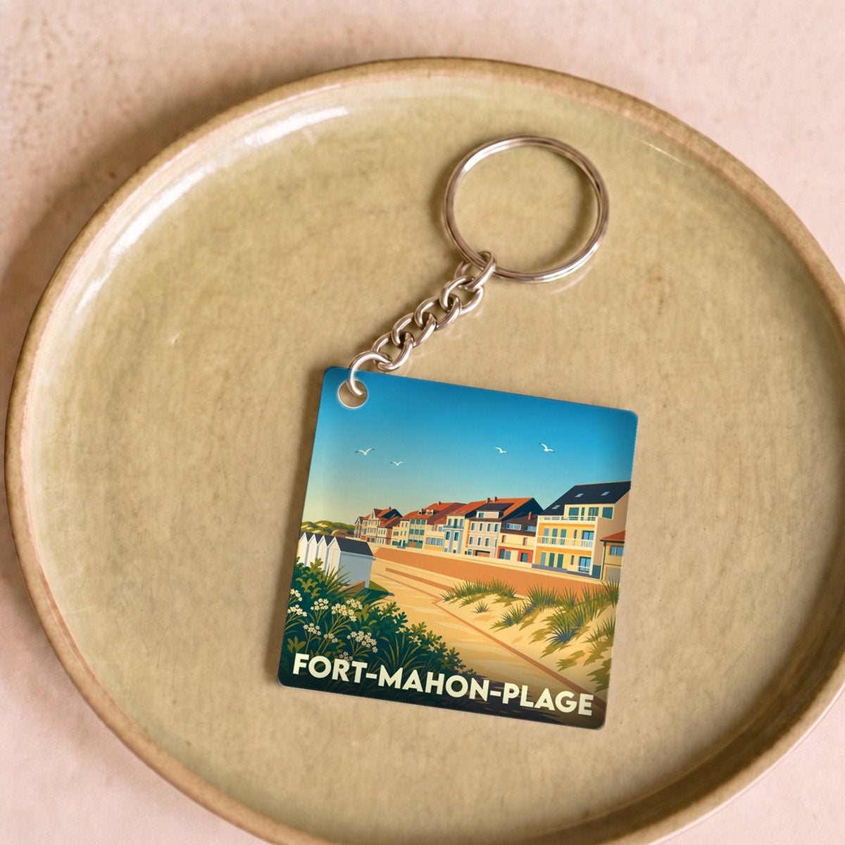 Porte-clés souvenir de la ville de Fort-Mahon-Plage avec une illustration stylisée de son front de mer.