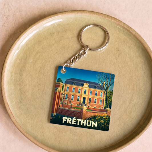 Porte-clés souvenir de la ville de Fréthun avec une illustration stylisée.