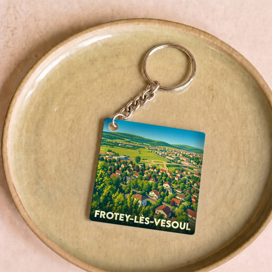 Porte-clés souvenir de la ville de Frotey-lès-Vesoul avec une illustration stylisée.