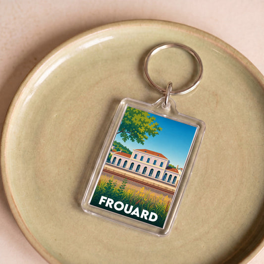 Porte-clés souvenir de la ville de Frouard avec une illustration stylisée de sa gare.