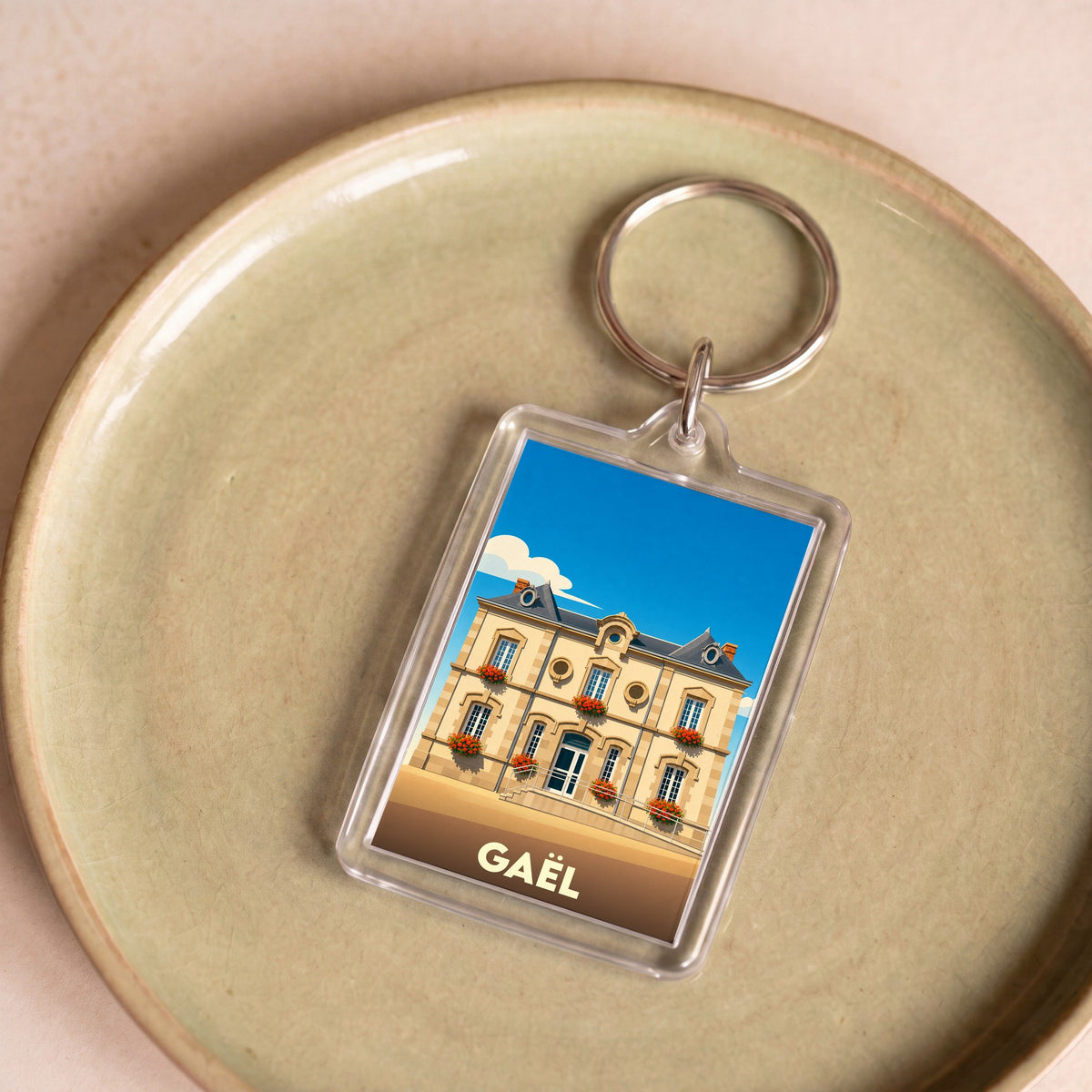 Porte-clés souvenir de la ville de Gaël avec une illustration stylisée de sa mairie.