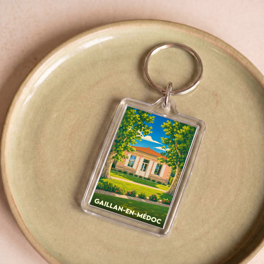Porte-clés souvenir de la ville de Gaillan-en-Médoc avec une illustration stylisée d'une maison locale.