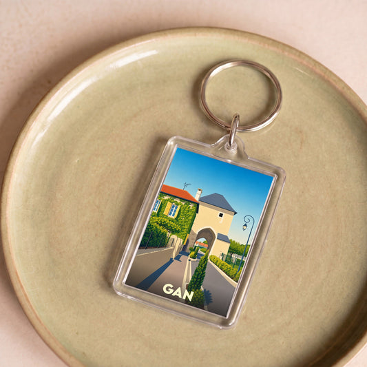 Porte-clés souvenir de la ville de Gan avec une illustration stylisée d'une porte historique.