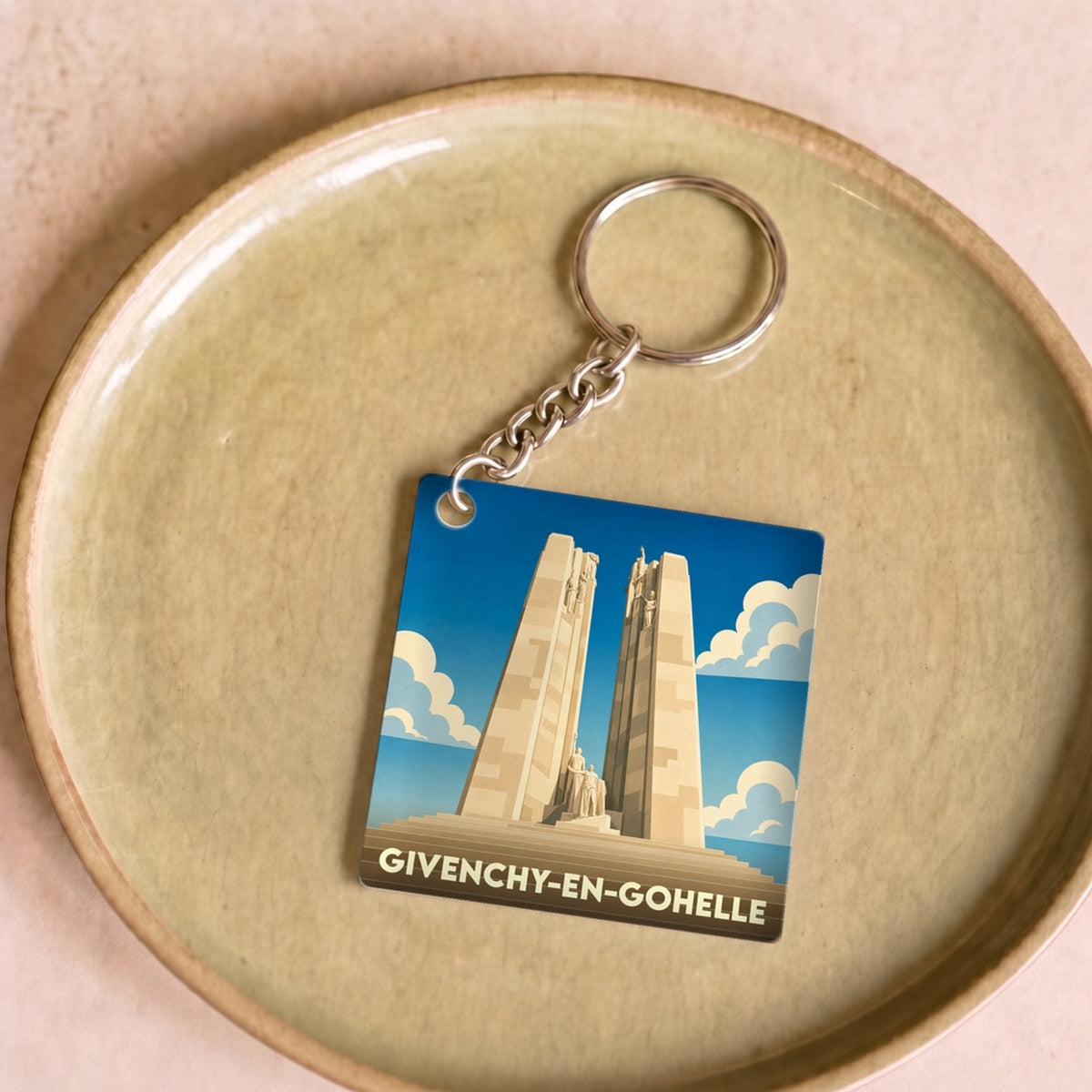 Porte-clés souvenir de la ville de Givenchy-en-Gohelle avec une illustration stylisée du Mémorial de Vimy.
