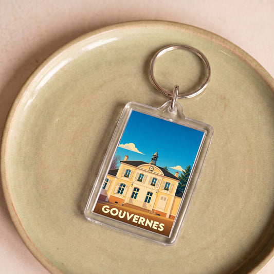 Porte-clés souvenir de la ville de Gouvernes avec une illustration stylisée de sa mairie.