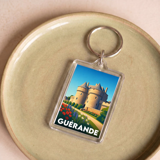 Porte-clés souvenir de la ville de Guérande avec une illustration stylisée.