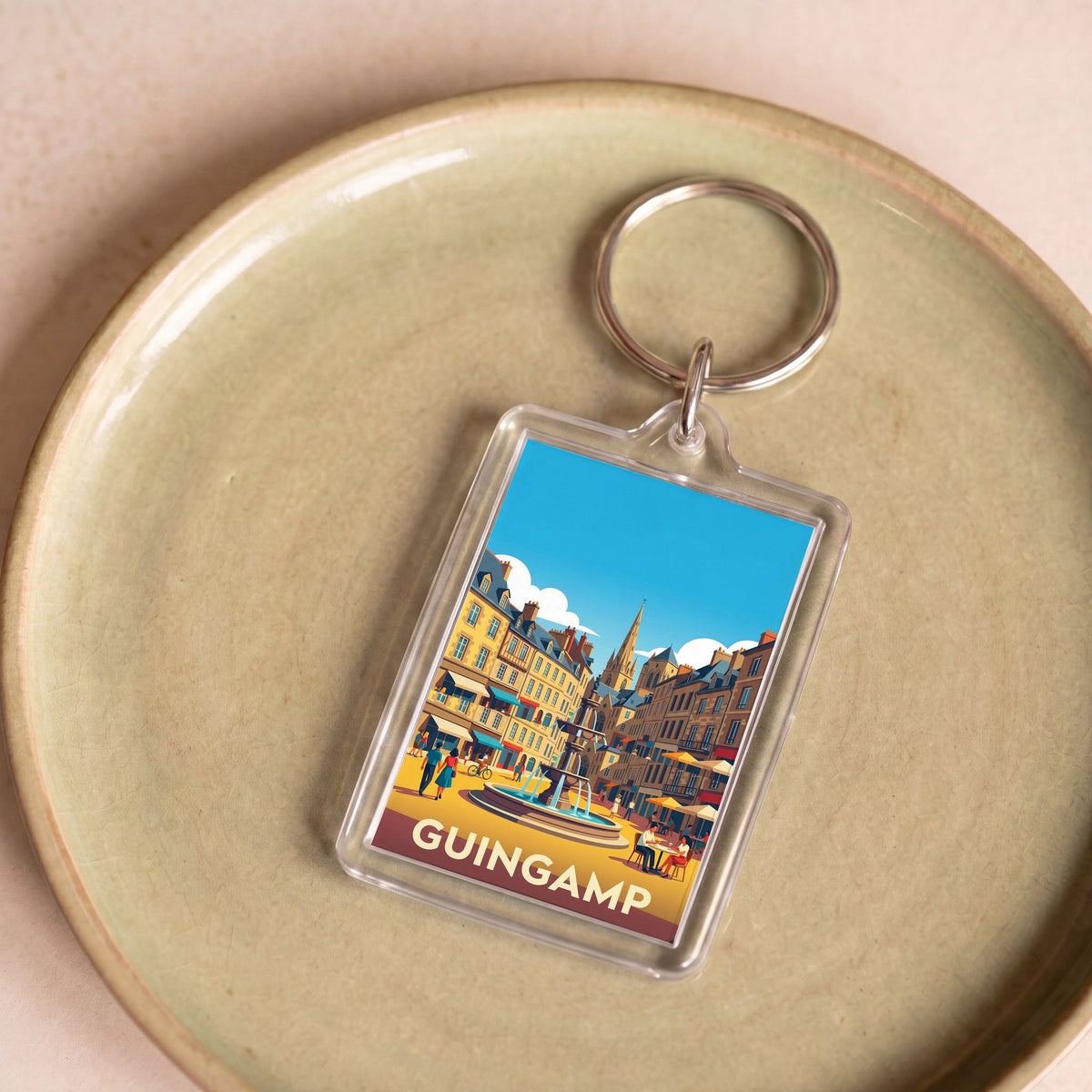 Porte-clés souvenir de la ville de Guingamp avec une illustration stylisée.