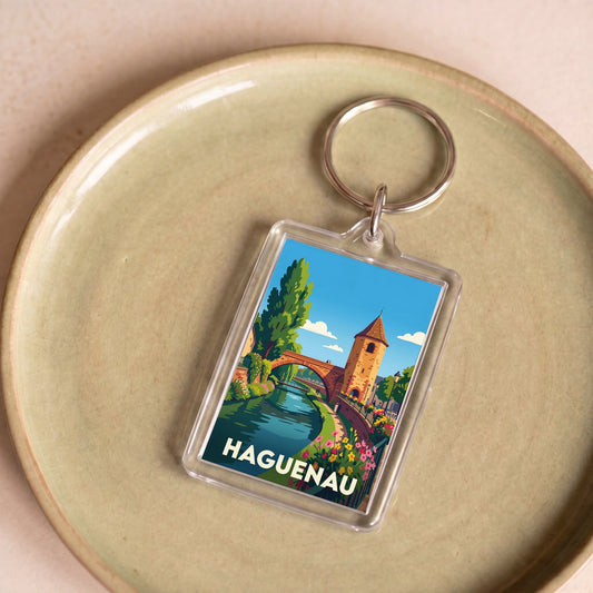 Porte-clés souvenir de la ville de Haguenau avec une illustration stylisée de son paysage urbain.