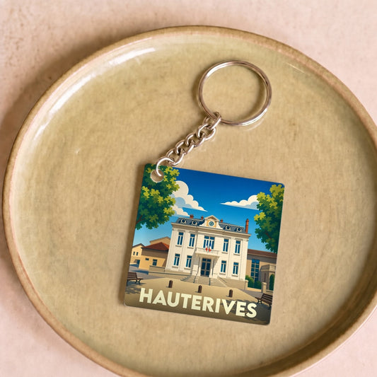 Porte-clés souvenir de la ville de Hauterives avec une illustration stylisée de sa mairie.