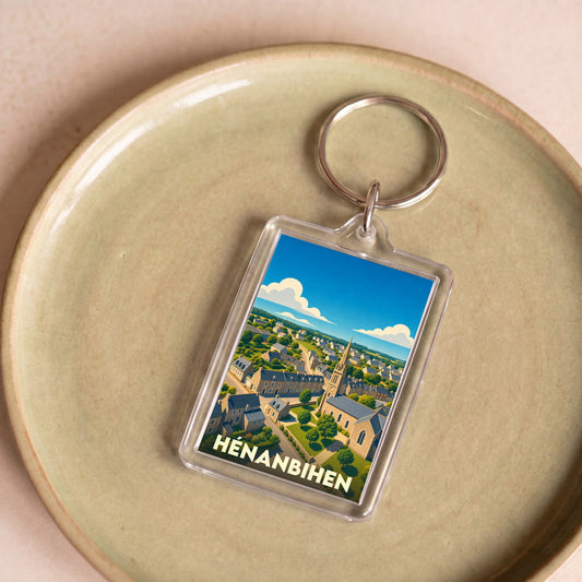 Porte-clés souvenir de la ville de Hénanbihen avec une illustration stylisée.