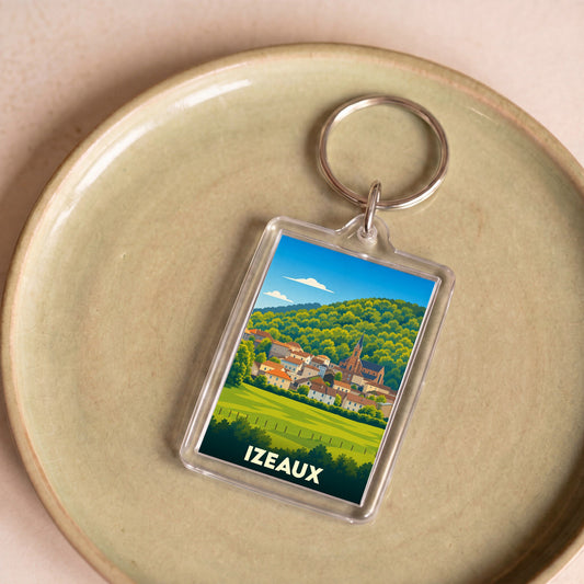 Porte-clés souvenir de la ville de Izeaux avec une illustration stylisée.
