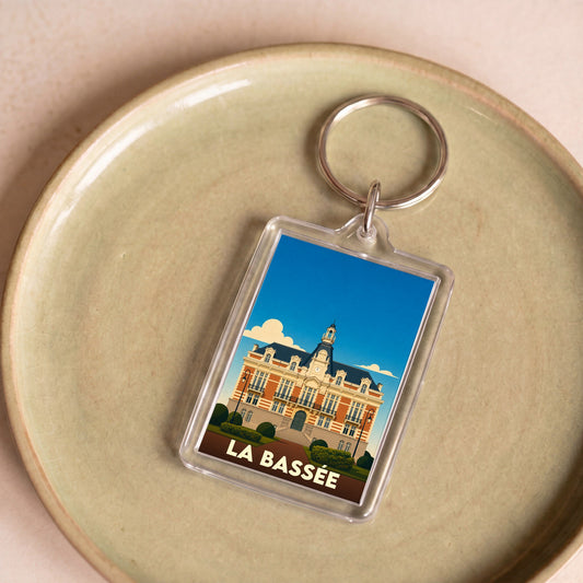 Porte-clés souvenir de la ville de La Bassée avec une illustration stylisée de son hôtel de ville.