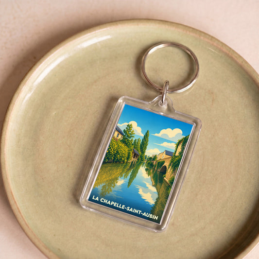 Porte-clés souvenir de la ville de La Chapelle-Saint-Aubin avec une illustration stylisée d'un canal.