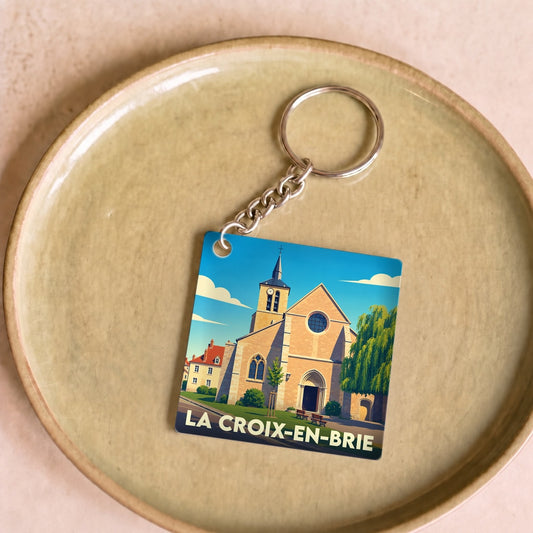 Porte-clés souvenir de la ville de La Croix-en-Brie avec une illustration stylisée de son église.