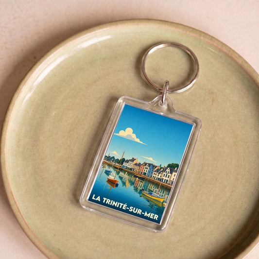 Porte-clés souvenir de la ville de La Trinité-sur-Mer avec une illustration stylisée de son port.
