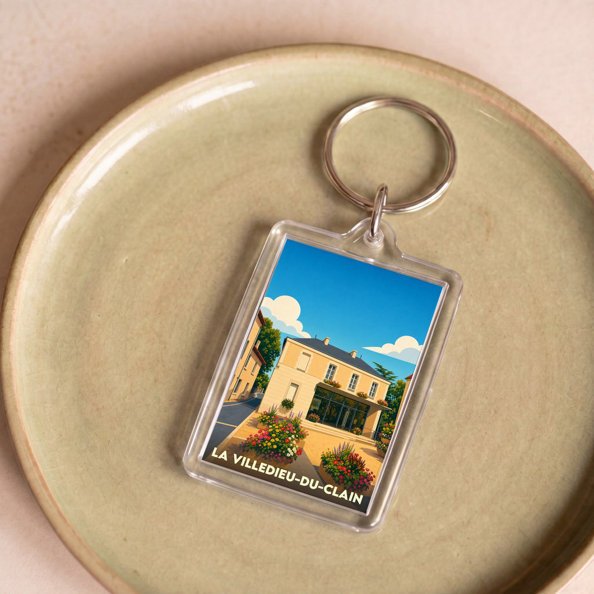 Porte-clés souvenir de la ville de La Villedieu-du-Clain avec une illustration stylisée.